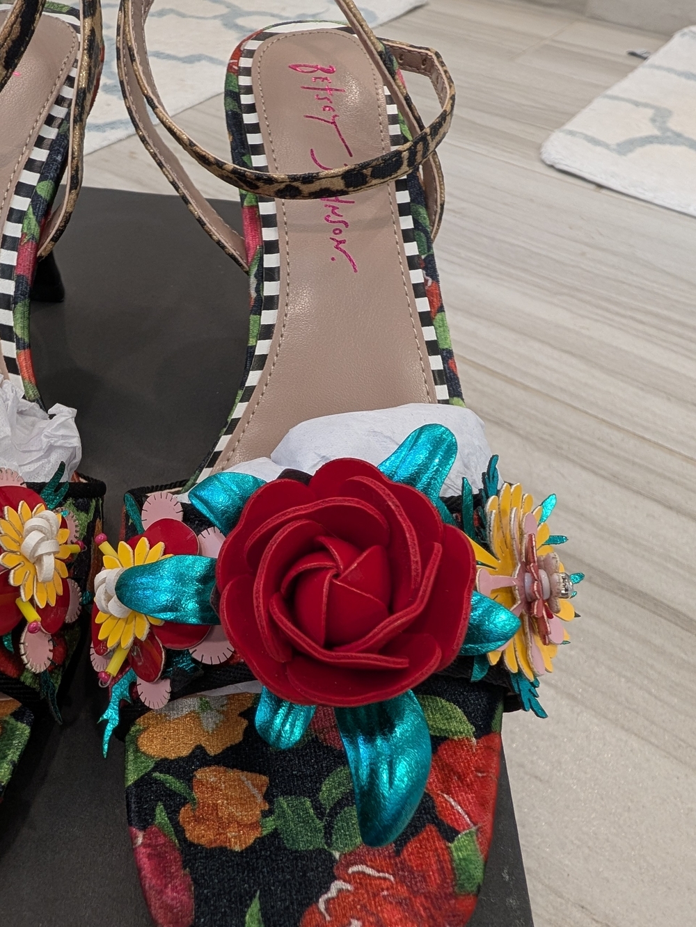 Betsey Johnson Fergie Black Rose Multi Ankle-Strap Sandals - Red Floral. 8.5 NWT - Picture 2 of 5